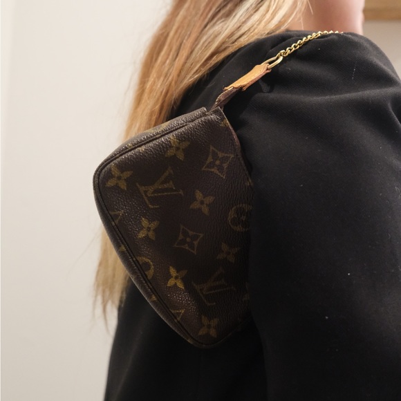 Louis Vuitton Mini Pochette - Picture 9 of 12